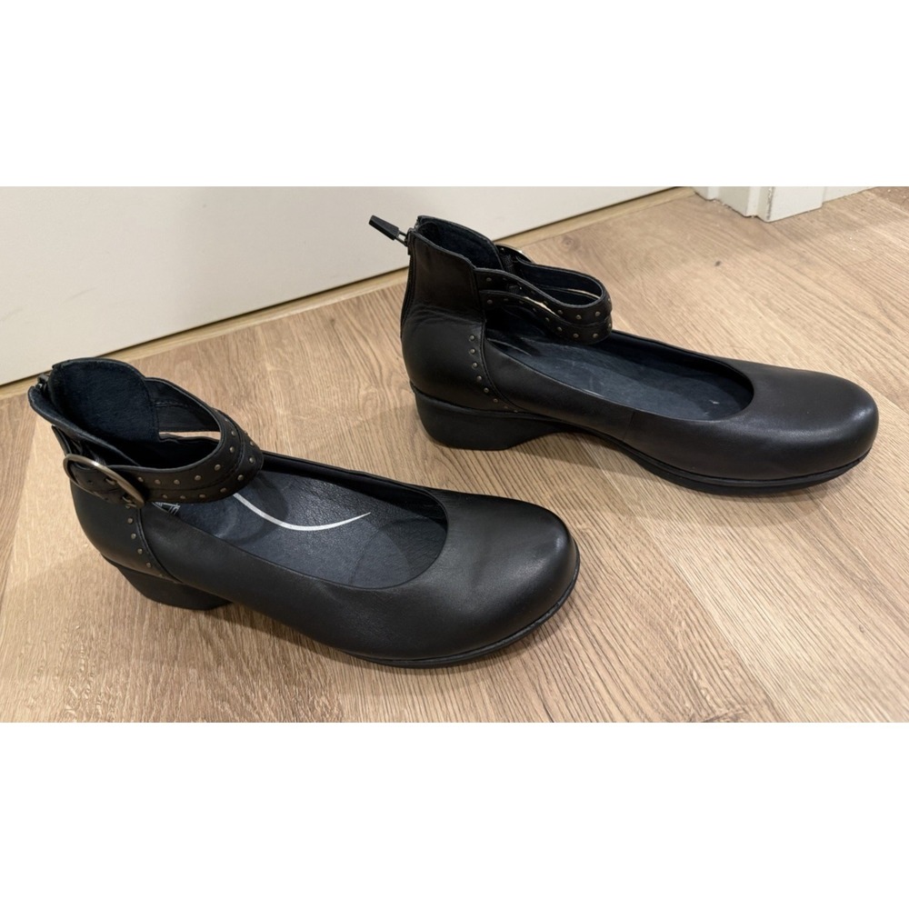 Dansko Women's Lois Flat Black Leather Ankle Strap Studded 41 EU/10-10.5 Sandals
